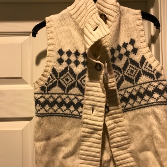 Banana republic sweater vest, medium to heavy weight, button front, new with tag - Picture 6 of 13